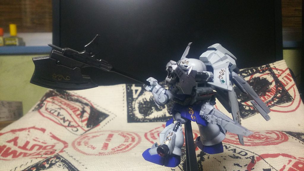 ジーエンアルトロンの肩の狼ヘッドを使用。口の中にはメガ粒子砲を内臓。
オリジナルのマーナガルムには無かったテイルバインダーを装備。