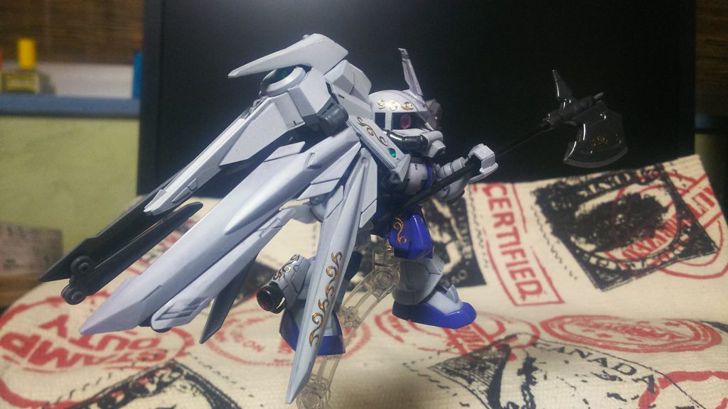 右肩にはノーネイムライフルを装備。
手持ち武器はハルバードのみです。