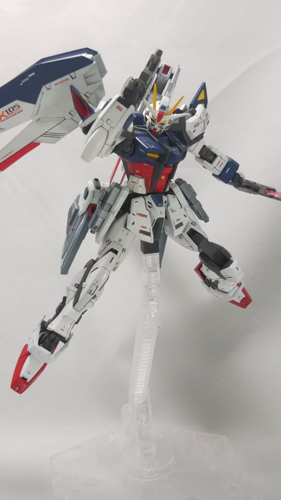 勿論ハンドガンとサーベルに分離させるギミックも残してあります

と言うかこんな美味しいギミック、無くす方が勿体無い
( ･`ω･´)+