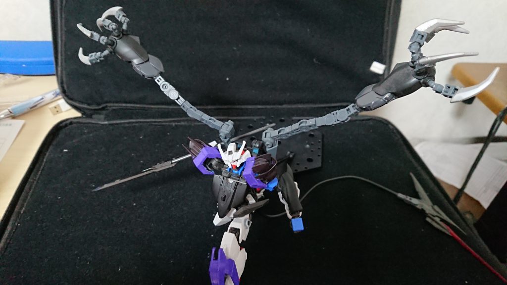 腕を開くとこんな感じ