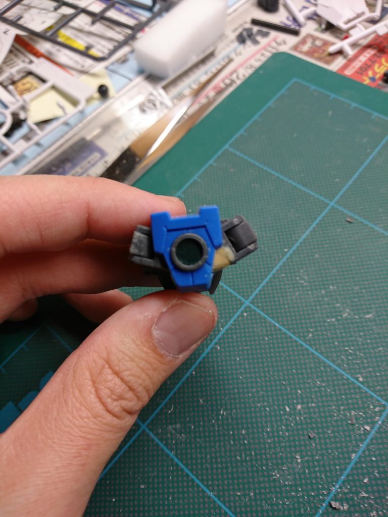 初めてのパテ盛り。めちゃくちゃ苦戦したわりに汚い。どうやったら上手くできるのか研究中です。
