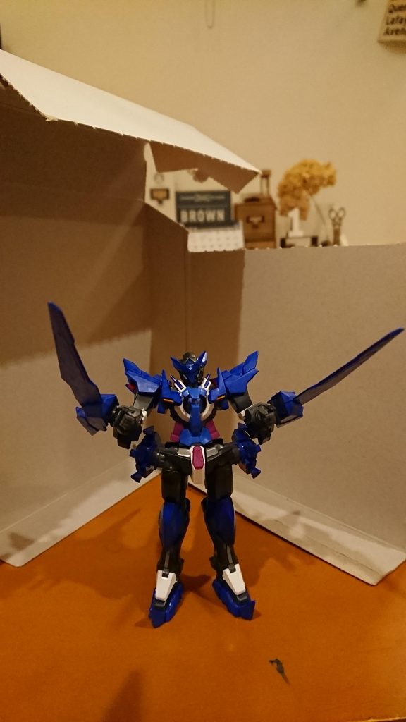 蒼双魔剣ブルーガントレット 切り裂く事を前提である為､格闘攻撃にも転用できる。