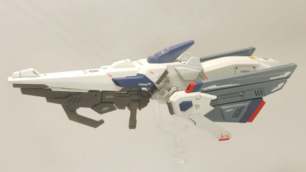 ホーネット下部に先述のビームサーベルをドッキングさせ…