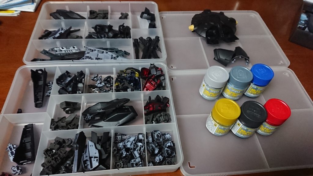 組み上げずにパーツ単位で黒サフ吹きした後