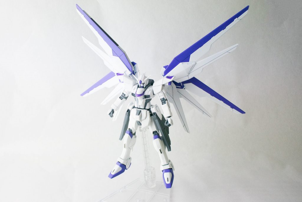 初心者ですので、ガンプラ作成技術も撮影技術も全然ですね…暖かい目で見ていただければと思います(^-^;