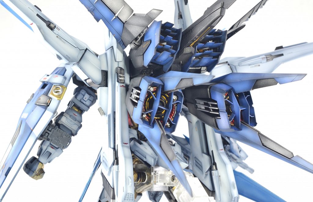 大気圏内航空戦闘装備「ハヤブサ」
大気圏内での滑空能力、推進系の基本能力を高めます。