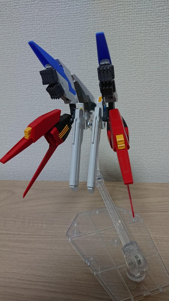 『AQM/E-X01-HM ハイマットストライカー』
本機専用に開発されたストライカーパック。エールストライカーの開発テーマの内、「推力の増加」を全面に推し進められている。主に宇宙での使用が想定されているため、エールストライカーにあった主翼はオミットされており1G重力下での飛行可能時間はエールストライカーから大幅に減っている。また、大容量の追加バッテリーを二基装備することで稼働時間の延長が測られている。
主な特徴としてザフト軍のジンハイマニューバの物を模した高出力推力偏向スラスターパックを二基装備している。このスラスターパックはAMBAC稼動肢としても機能し、接続基部を中心に回転させることであらゆる方向への噴射を可能にしている。全身に増設された多数のスラスターと合わせることでいかなる姿勢においても高い機動性を発揮でき、その加速性能や機動性は他のMSとは段違いでフリーダム及びジャスティスに比肩する総推力と航続距離を持つ。