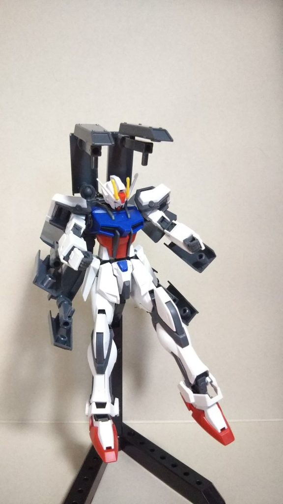 4枚の稼働装甲内にはバルカンが仕込まれています