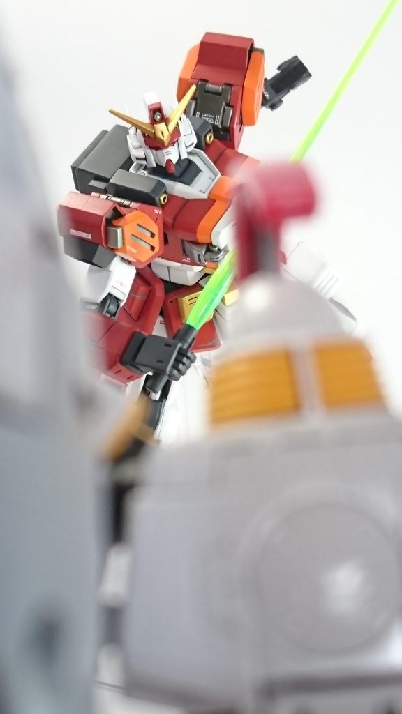 仕込みビームサーベルも再現してあります。