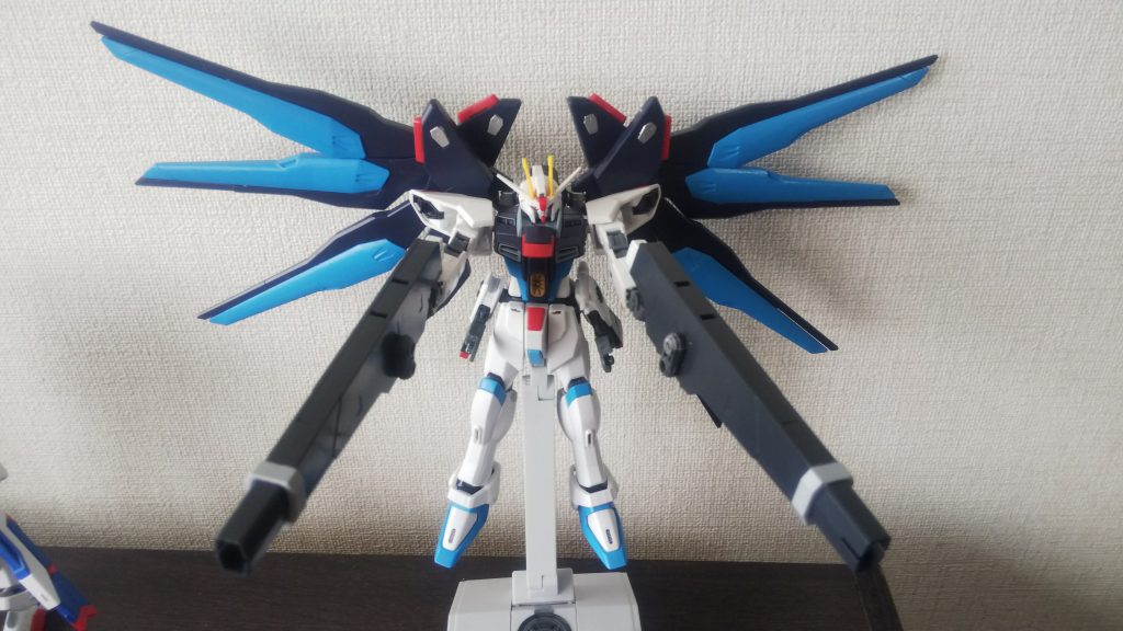 両腰のホルスターはライフルを入れることでホルスターバズーカとなります