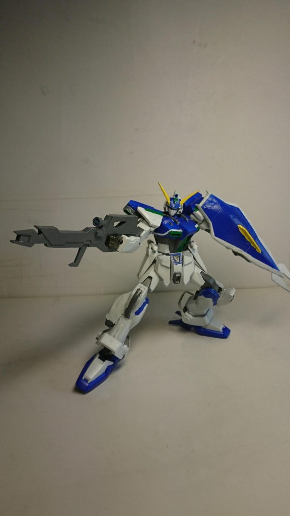 ビームライフルはネットやアニメ、電撃データコレクションを参考にプラ板とプラ棒、プラパイプでフルスクラッチしました。