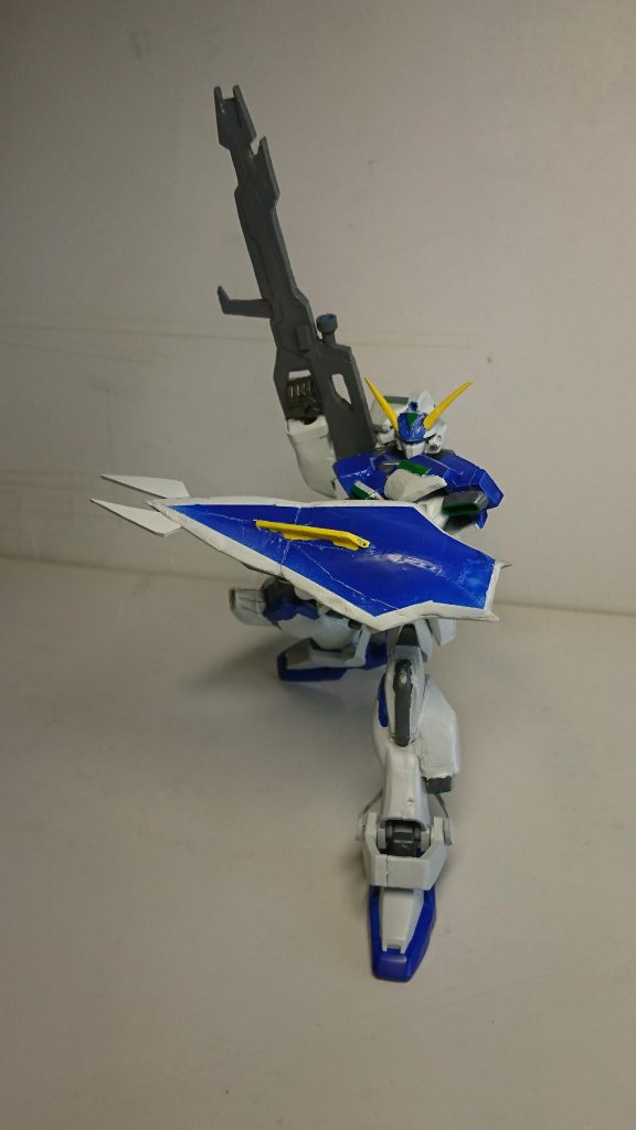 シールドも同じくフルスクラッチ。
一部肉抜きもしましたがパテを使いすぎて重いです。