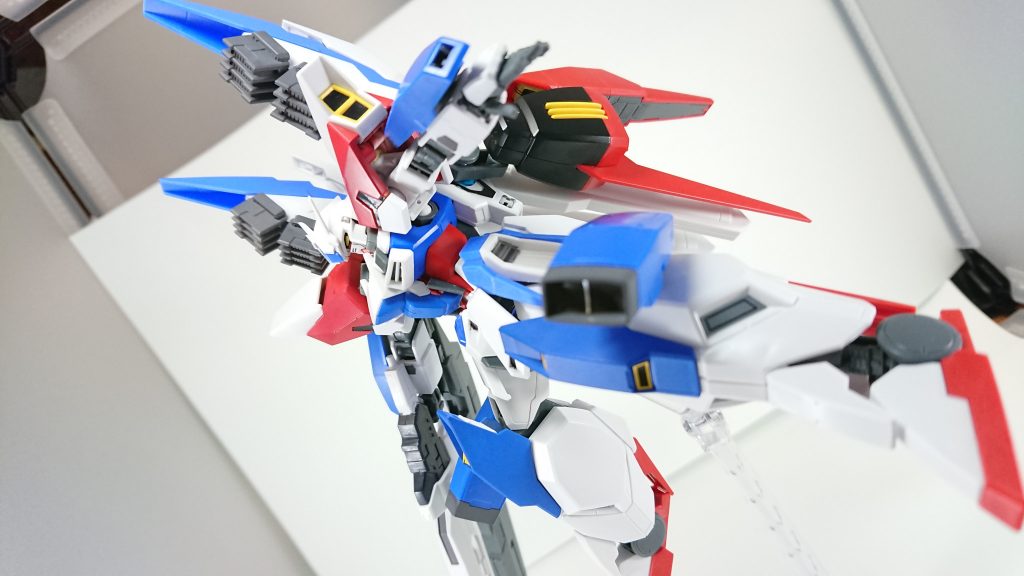 上記2点の改修を受けたGAT-X105HMRは第二次ヤキン・ドゥーエ戦に参戦、その過剰なパワーウェイトレシオで多くの敵機を撃破、圧倒する戦果を挙げる。
終戦後、機体フレームの損傷が激しく修復不可能であった為データ収集後に破棄されている。
以下アピールショット