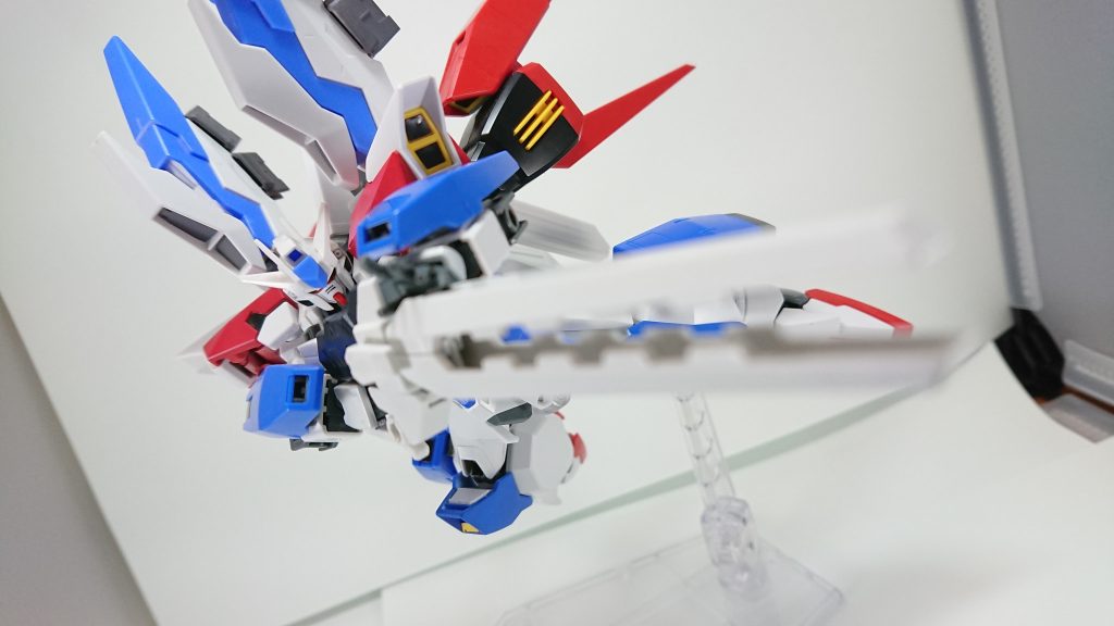 『450mm超高インパルス砲 サンダルフォン』を破棄した後のGAT-X105HMR。本機の機動力を全開に発揮出来る形態で、「青色」が増えた機体色と類を見ない超高機動によりザフト、オーブ両軍から「蒼い流星」の異名で恐れられてた。