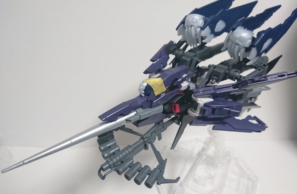 仮組状態2
やはりフルクロスを組み込むことを決め、SVユニットのバックパックやジョイントパーツの組み合わせで接続用のアームを作成。
MS形態を作ったらストライダーフォームに変形させてバランスを確認・・と、試行錯誤を繰り返した結果、現在の形になりました。
前回の通常形態も合わせて、これでダークハウンドアンダーテイカーの全てになります。
ガンプラ復帰から1年。リアルではシュヴェルトラウテ、ガンスタさんではガルバルディリベイクから始まり、いろいろと作ってきましたが最後は一番好きな機体で締めくくろうと思い、製作してみました。
まだまだ未熟ではありますが、これから暖かい目で見ていただければ幸いです。
最後まで閲覧ありがとうございました。