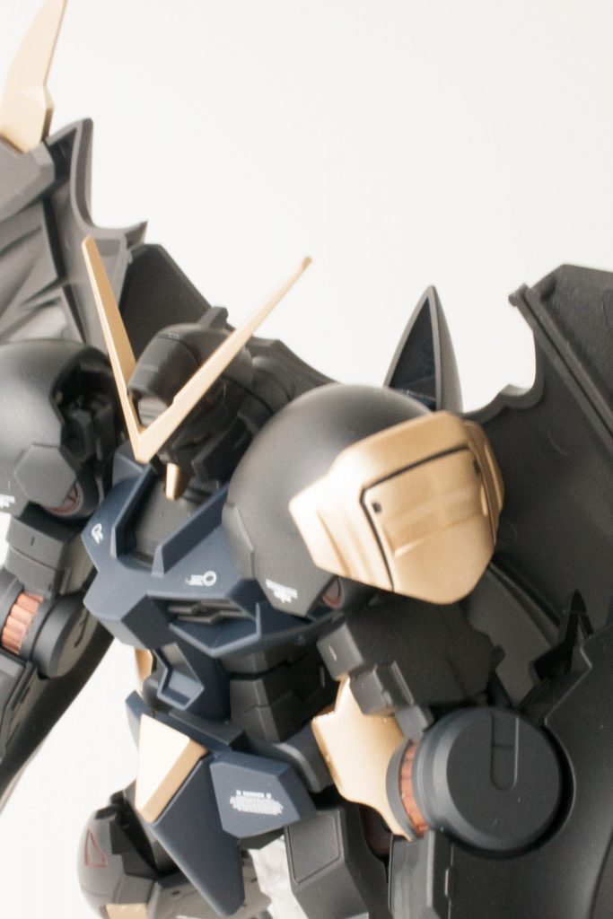 ファントムペインが使用する機体ということで、できるだけ悪役面になるように工夫しました。