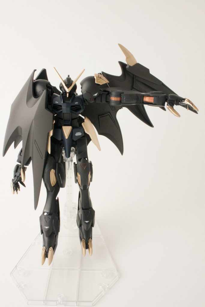 登場シーンをイメージしてポージングしました。プラモ作成技術もですが、ポージングもまだまだ勉強が必要だと実感します…