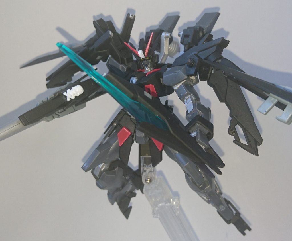 ・ビームザンバー
Fファンネル・・ではなく、AGE-2のSPALLOW(疑似斥力推進)の力場を転用して出力を高めたビームサーベルという設定。アセムはXラウンダーではないので・・。
どちらかといえば武器よりは推進機関の方がメインですね。
刃が緑なのは疑似斥力フィールドの力場の影響、という設定で。