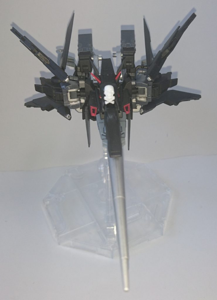 ストライダーフォーム。
可変機構はそのままです。
ハイパードッズランサーのドクロレリーフがキャノピーになるように配置しています。
フラッシュアイを使いながらこの形態で刺突されたら脅威ですよね。