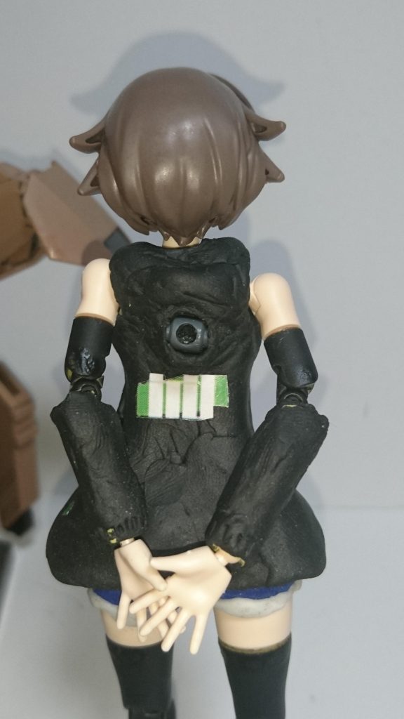 後ろにもデカールがあります。
肩以外は本物のパーカーと同じデザインです。
以外 適当にブンドド。