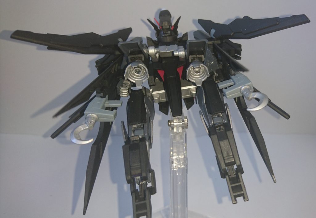 後ろ
大型バーニアと可変翼が追加されているのでダークハウンドよりボリューム増。