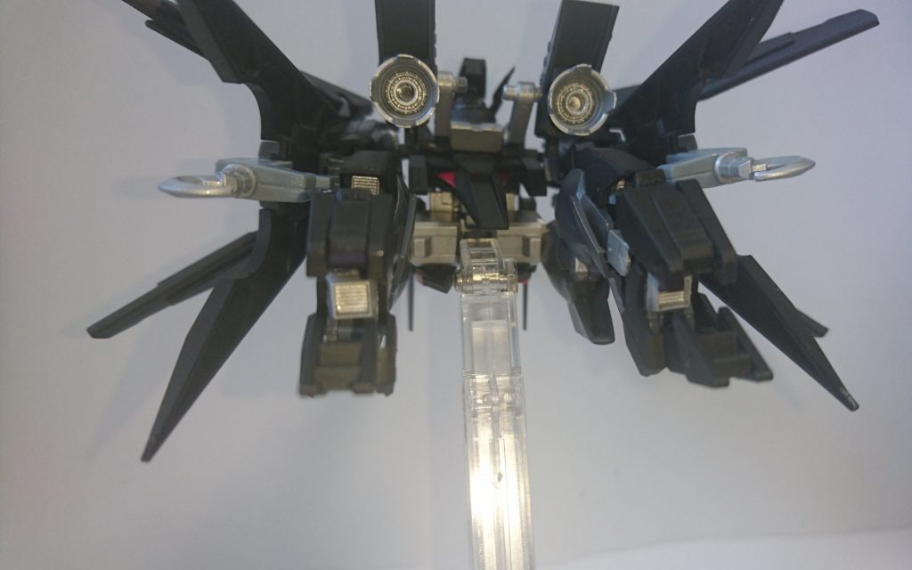 脚部裏。スラスターモールドを追加しています。