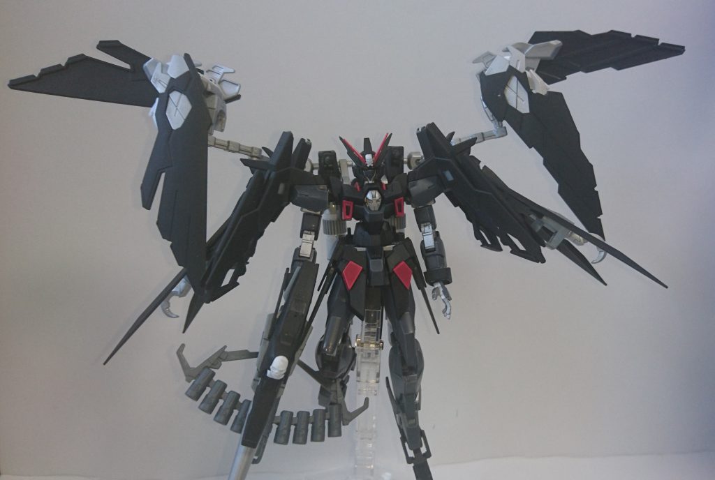 高機動形態
背部に展開した高機動形態。
防御力は低下しますが、推力が背部に集中するため最も機動性が高く、椀部との干渉も皆無です。
以下、適当にアクション。