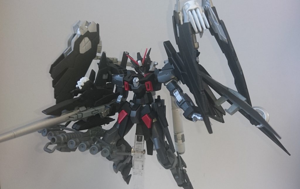 防御形態
フルクロスを展開した状態。アームで稼働させることで自由に防御が可能です。
可動によって推力も偏向するため、防御寄りの形態。
元々、干渉を避けるための仕様ですがアームのおかげでいろいろと遊べる装備になっています。