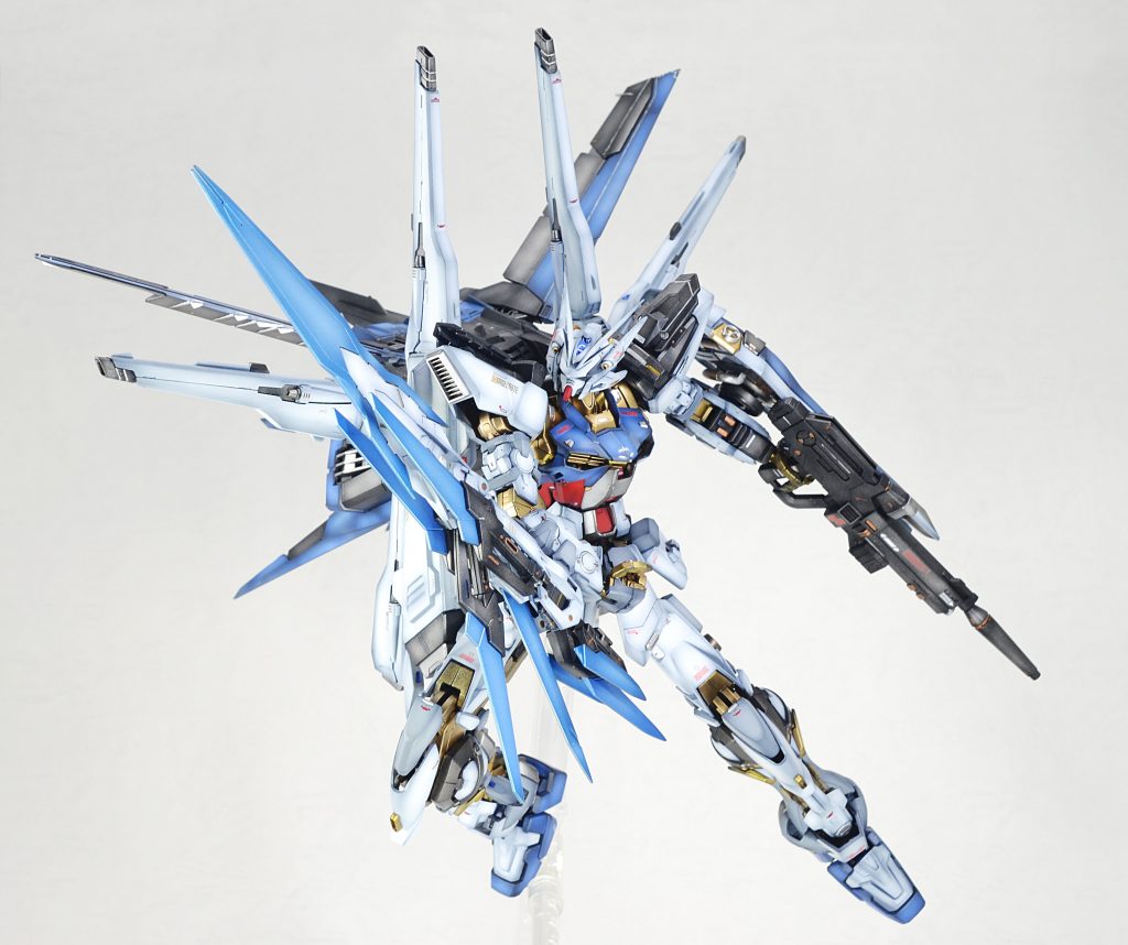 ソードドラグーンを全て装着した複合兵装形態の巨大な剣「天叢雲剣（あめのむらくものつるぎ）」