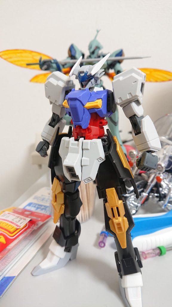 と・・・・・・
それ
らしい文章と一緒に
今回は投稿させて頂きました(笑)
使用したパーツは
頭-ガンダムザラキエル
胴体-ムーンガンダム
腕-ヘイズル改
足-シュバルツリッターとルナゲイザー
でした^^
長文失礼いたしました
おかしな表現で申し訳ありません( ´,_ゝ`)