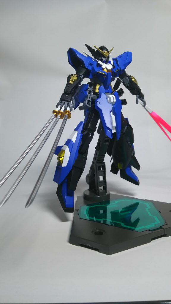 無理矢理持たせている感じなので握り方が不自然になっていますが、見てみぬふりでお願いします