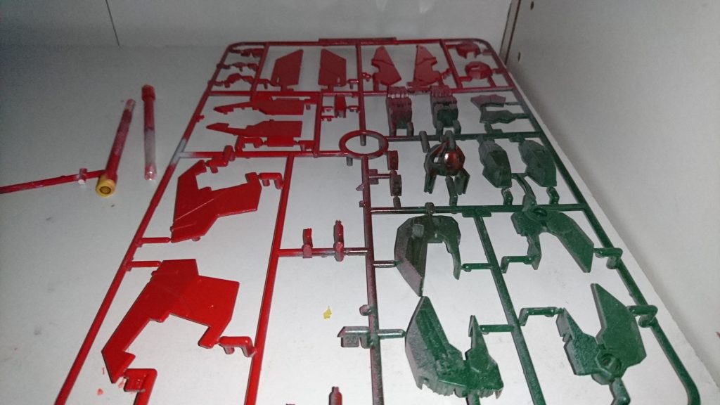 デュナメスの方はランナー塗装で。
痕を爪楊枝で塗るのは楽しかったです😌