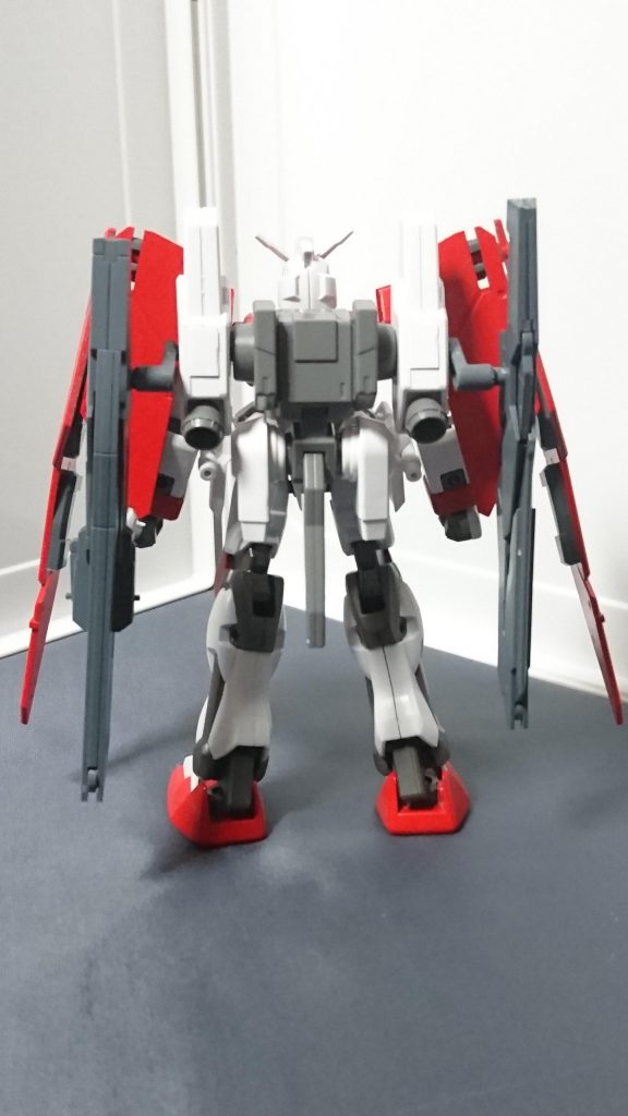 バックショット
イージーアームズをベースに、穴を開けたスカイの武装をプトレマイオスアームズのジョイントパーツで懸架してます。
(この時の穴が大きすぎてジョイントを太らすハメになったのは内緒………)