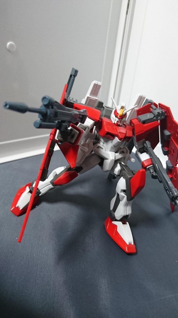 武装①ビームライフル
デュエルのものを二挺携行しています。
新・旧キットのものを流用している為、若干色味に違和感が………(呆)