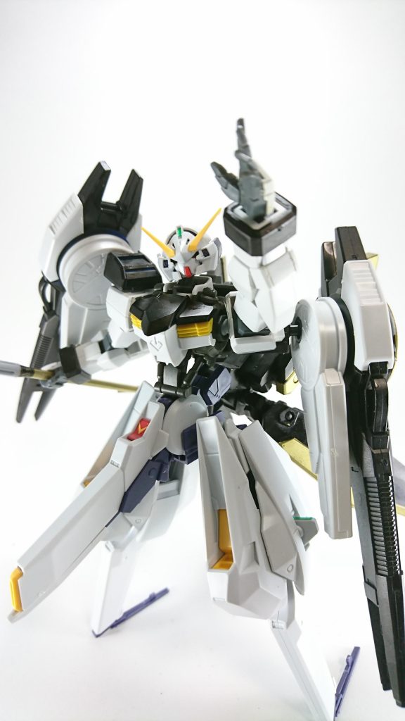 ディアボリックエミッション

自機を中心に黒い大型球形の電磁パルスを数秒間発生させ、近付いてきた敵機体に一定時間機能不全を引き起こす。

ラグナロク

大型魔法陣を３つ形成し、集約した白いエネルギーを解放し前面の敵を一掃する。終焉の笛の異名もあり、フォースを勝利へ導く最大の風である。
反面機体への反動は大きく1度のバトル中は1発が限度。