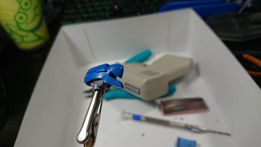 実はこのドラッツェ、モノアイが稼働するように加工しますた。前面部分だけの稼働だけさせるために不要部分を無くしたところ。