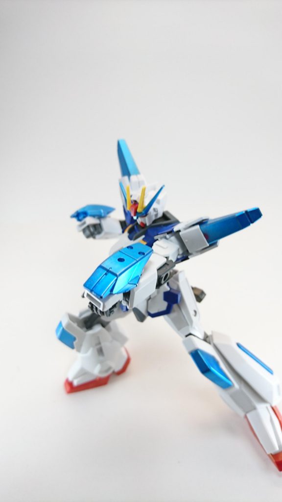 獅煌拳

両腕に装備されているFSフレームの手甲。前方にスライドでき、拳撃力を高める効果がある。