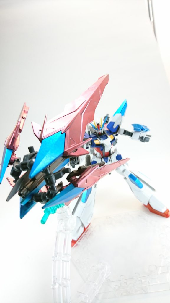 必殺技:獅煌砲・極星波

シフトフェザーを獅煌砲の銃身を囲む様に配置し、極大化したビームを叩き込む。
その威力は凄まじく、踏ん張った機体をそのまま後方へ押し返すほど。
しかし、膨大なSEEDフォースを放出するため、1バトルで1回が限界。