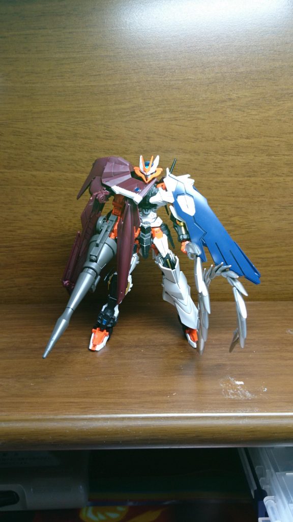 続いてこちらが2.0!
左肩にフルクロス、左手にを煌・ギラーガの尻尾を持たせました!
またバージョン2.0になると右手のガントレットを廃止、またナイトロシステムはできない使用になっています!