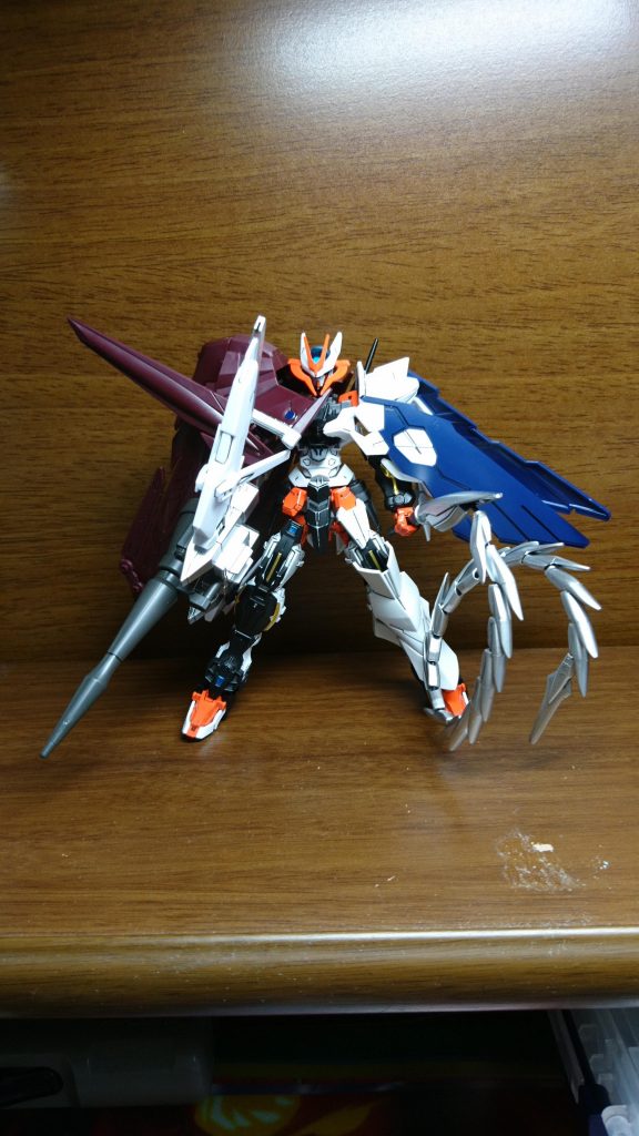 続きまして3.0!
こちらはとても貴重なカテドラルブースターを使用してグレイズランスと合体させ一撃限りの防御貫通武装です!
撃ったあとはギラーガの尻尾しか武装がなくなってしまうので基本的にはバージョン3.0にはならない設定です!
ちなみにカテドラルブースターはバックパックには付かなかったので支援機として運用してます!