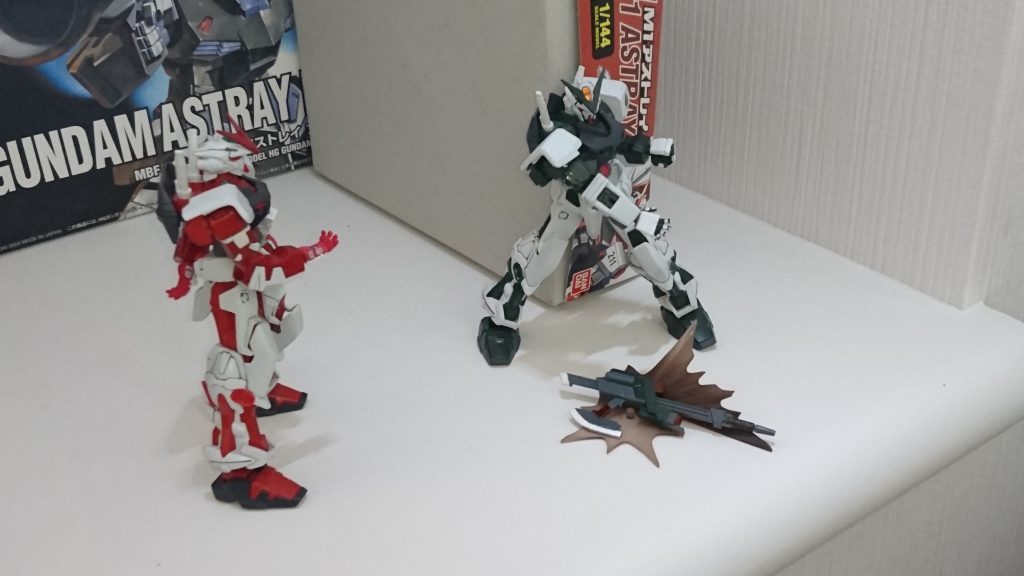 赤「パイロットが悪かったんだ」

緑「悪かった！？俺の時代はいつくる！少なくともアストレイズじゃ主役だったんだぞ！？」

赤「元主役がこんなとこで死ぬのか？」

緑「俺、最新章の『天空の皇女』にもでたけど正味3ページしか出ていない…………こんな事なら宇宙に上がるんじゃなかった！！！」