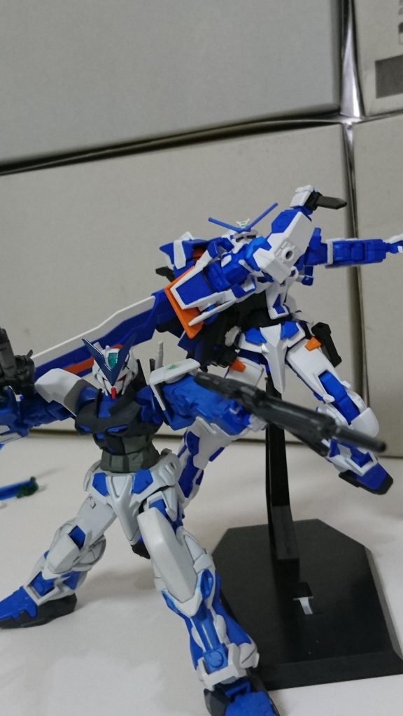 ブルーフレーム＆ブルーセカンド
ブルーセカンドは実はまだ未完成で肩アーマーとタクティカルアームズのオレンジ部分が筆塗り失敗してムッラムラ
水研ぎしてから治す予定