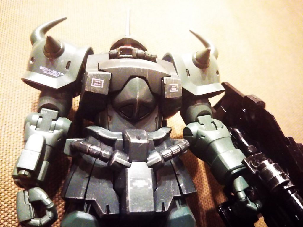 各部にコーションデカールを貼ってます！