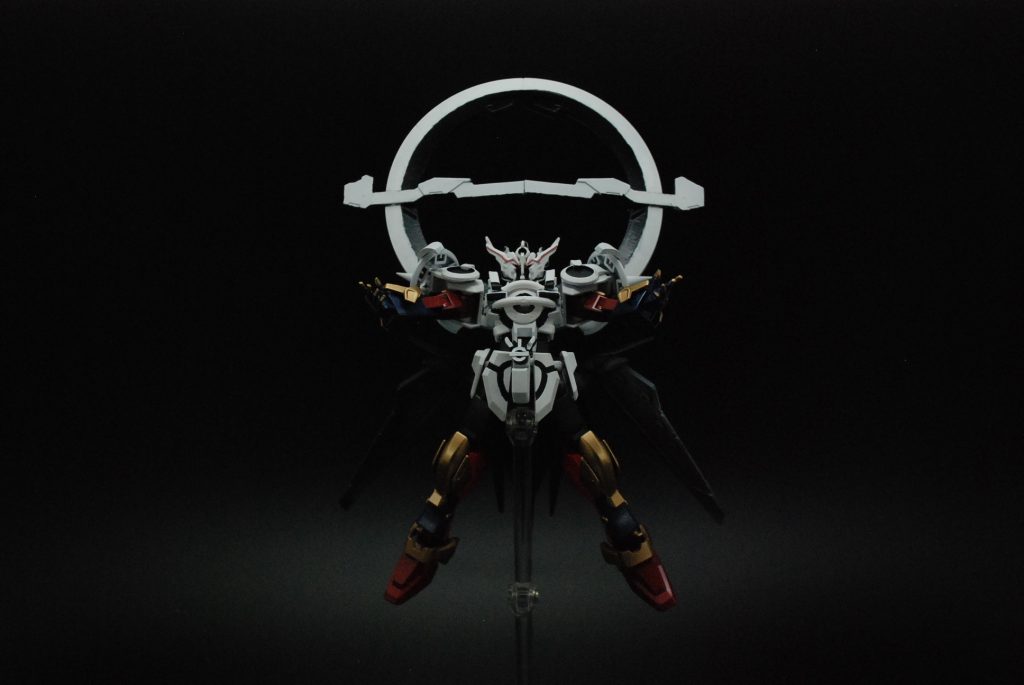 オリジナル装備『ブラックホールクラスター』

いわゆるブラックホール発生装置で
あらゆる物質を飲み込み圧砕する、という設定。