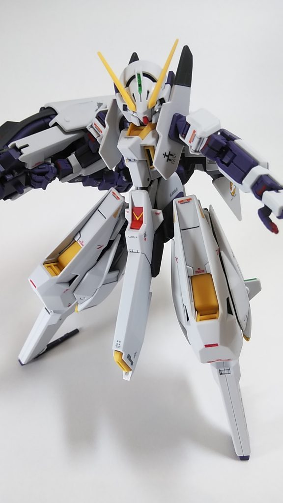 何というか不思議な機体ですね。苦手な赤・黄色の塗装が数か所ありましたが、キットは素晴らしいです。