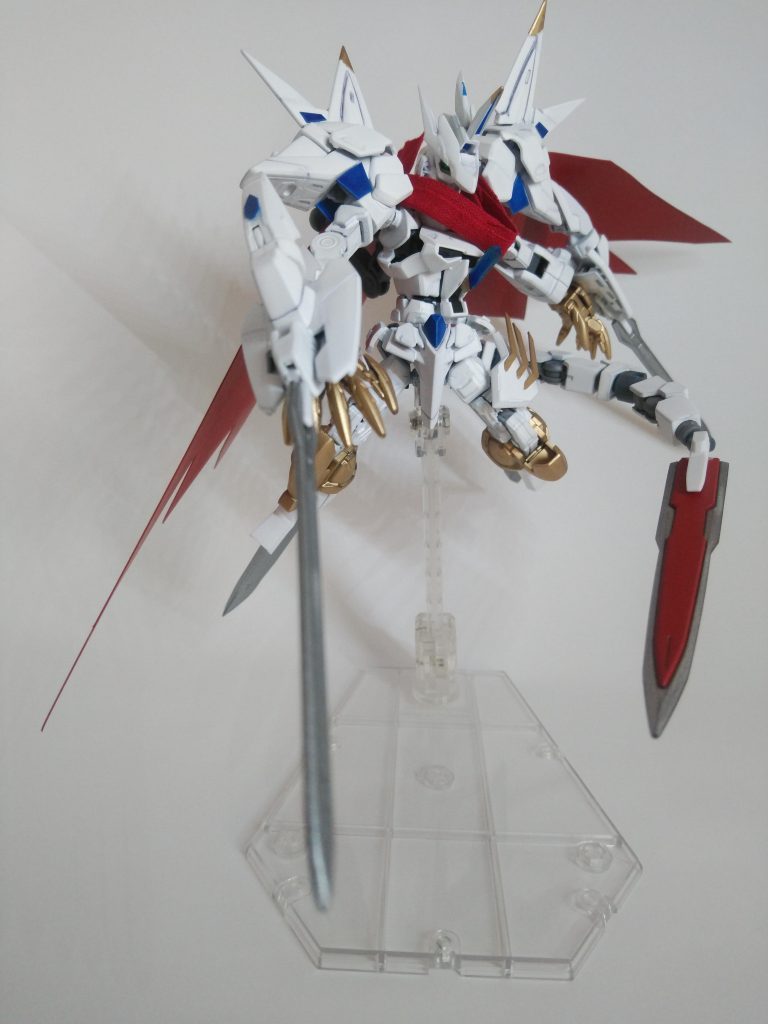 必殺技は高速移動しながら腕の刃で敵を瞬時に斬り裂く『轍剣成敗』アト、ルネ、ポルがいないのでシュベルトガイストはできません(笑)アウスジェネリクスはガンダム的にはトランザムとかになるんですかね・・・?