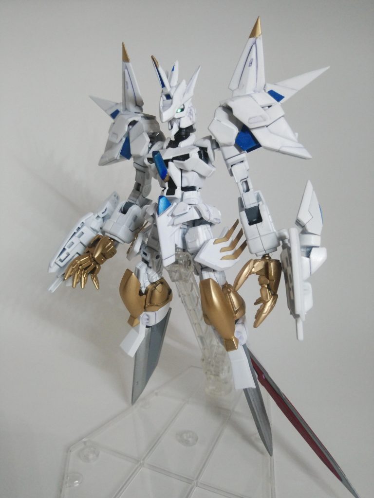 装備を外した状態。腕の籠手?も外せます。初めて首を延長しました。この時点ではマントの予定もなく元が長いからって理由でやったのですが結果的にマント装備で丁度いい高さになりました。あとはアゴも延長しました。