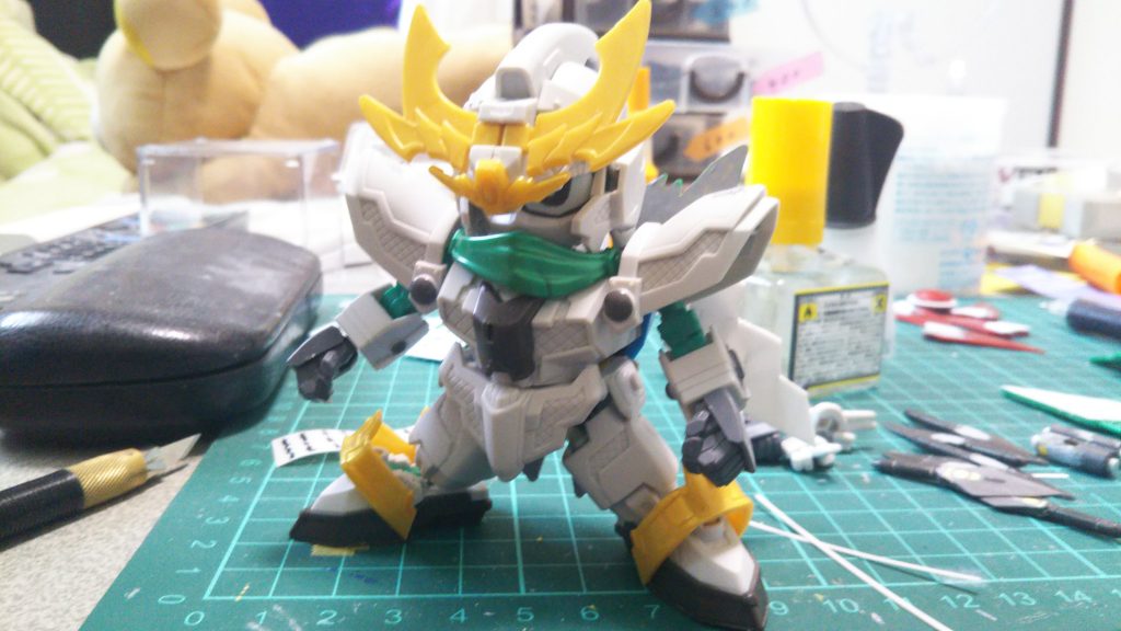 零丸本体はフレームの短縮とジョイント穴を市販の丸モールドで埋めたのとビルドハンズをつけられるようにPCを仕込んだくらいですかね
あとマフラーをプラ板で製作