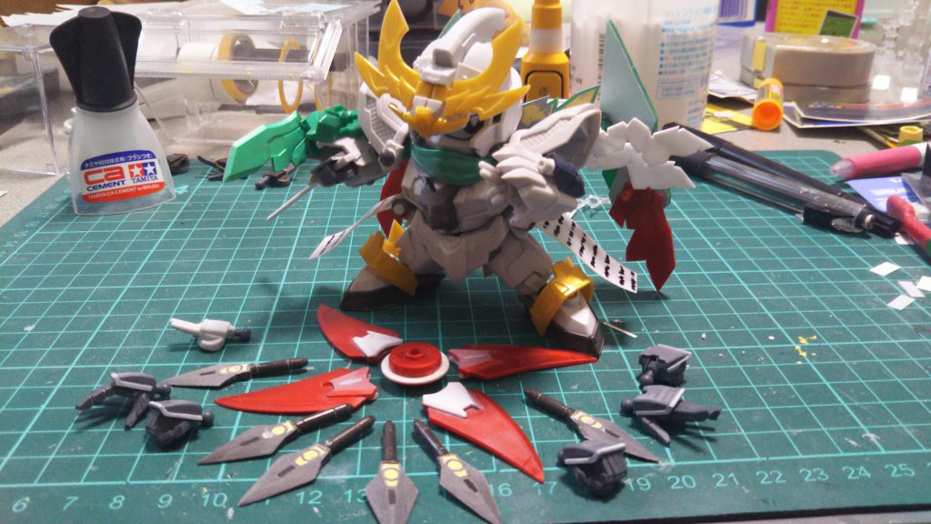 あとは通常の零丸の手裏剣を刃が分離するようにしたのと腰に巻物を追加
この巻物からクナイを召喚出来る設定だったりします