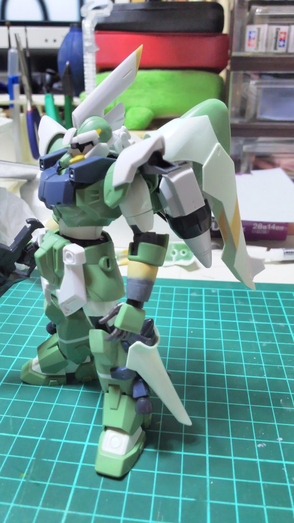 塗装前のハイマニューバ
改修前と比べてなかなかイケメンになりました!